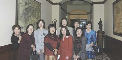 資料画像 - 2004年度千葉支部総会・懇親会会場 - 千葉支部世話人と理事